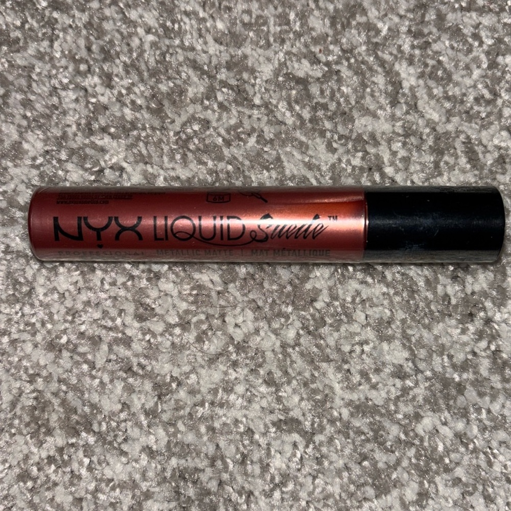 NYX LIQUID SUEDE METALLIC MATTE lipgloss in shade Bella